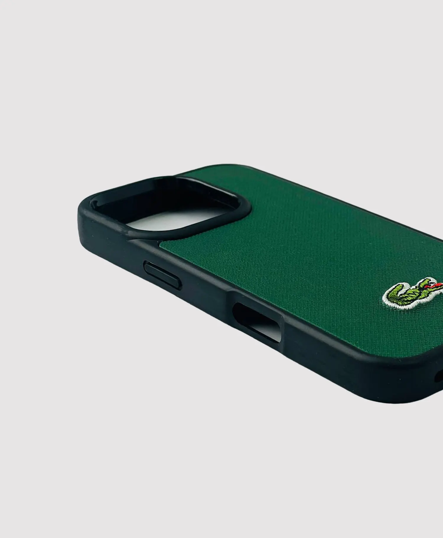 قاب چرمی طرح لاگوست گوشی موبایل آیفون Iphone 16 Pro