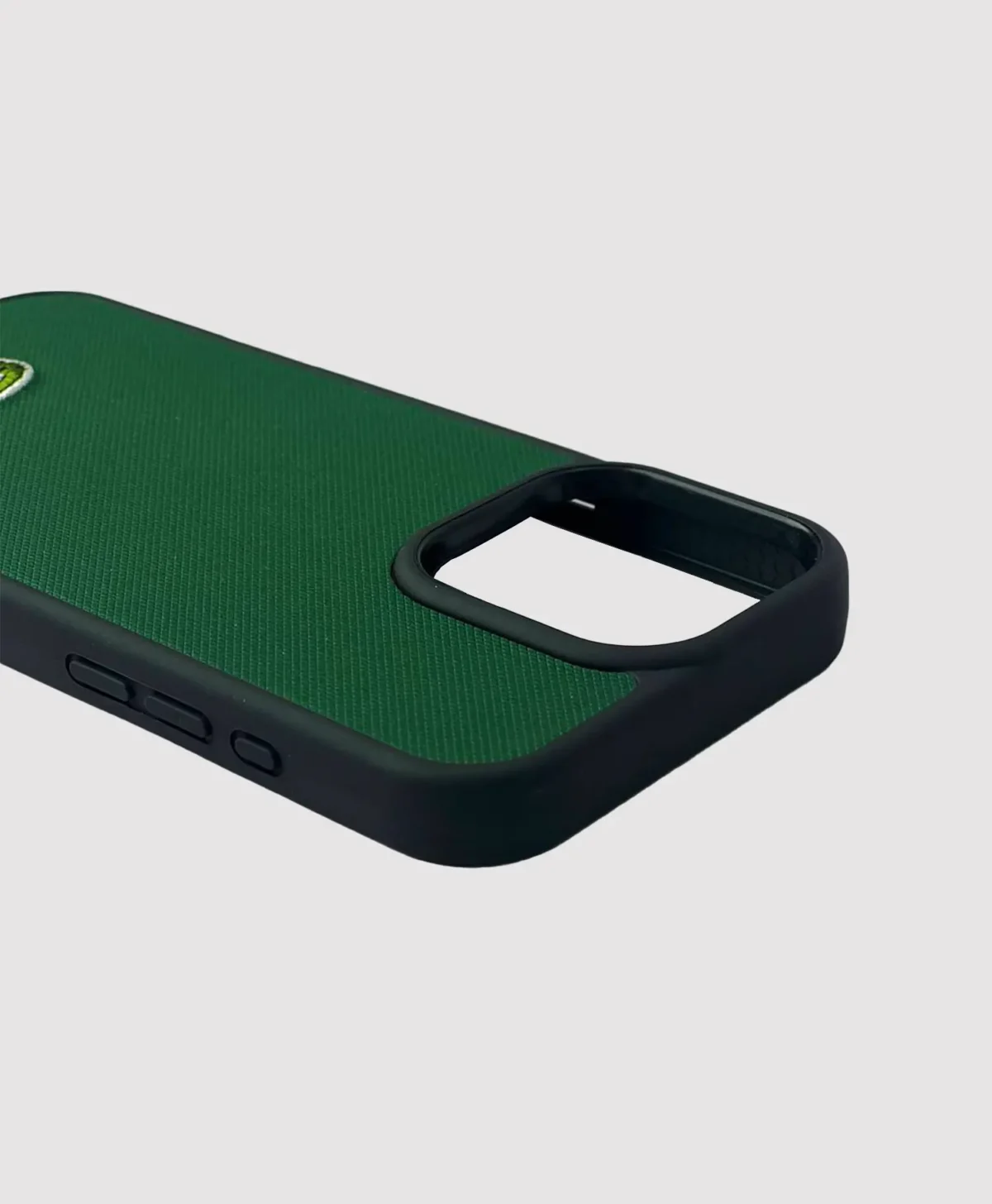 قاب چرمی طرح لاگوست گوشی موبایل آیفون Iphone 16 Pro
