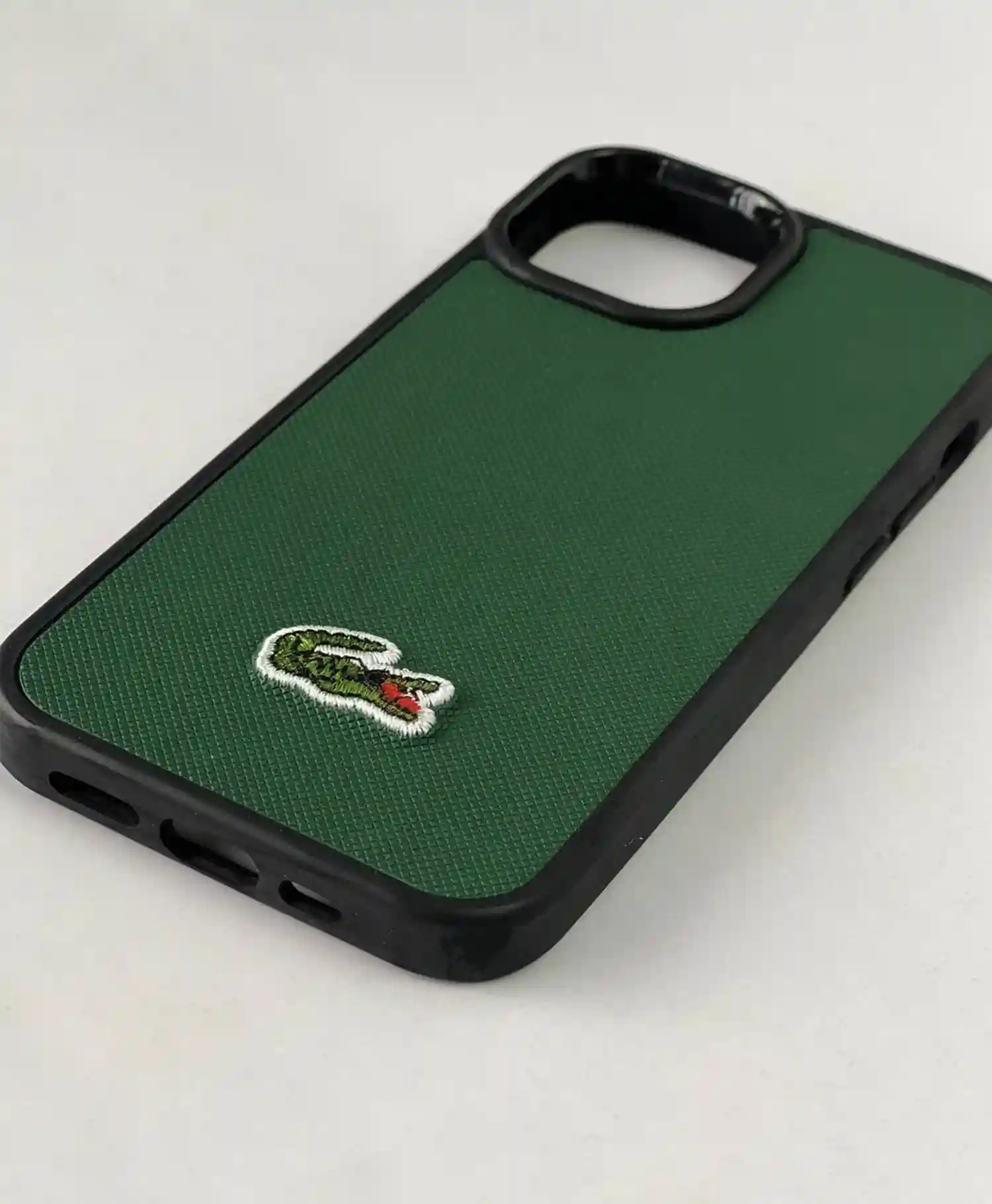 قاب چرمی طرح لاگوست گوشی موبایل آیفون Iphone 13