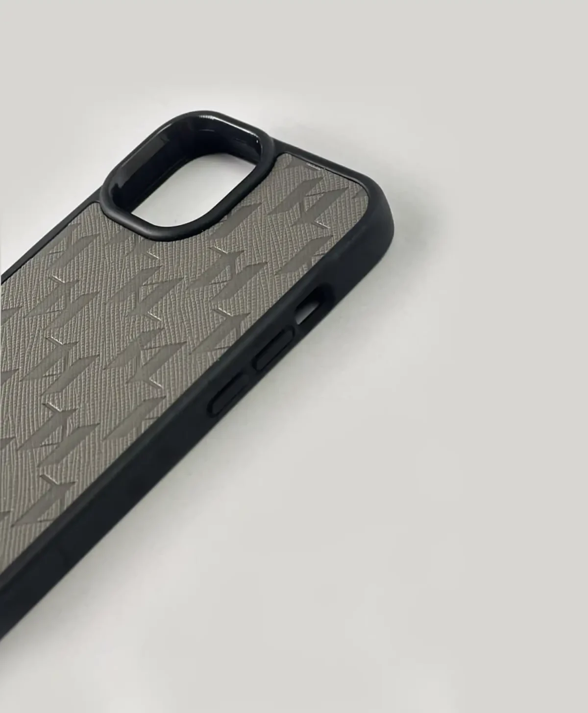 قاب برجسته کارل زنجیری گوشی موبایل آیفون Iphone 13 Pro Max