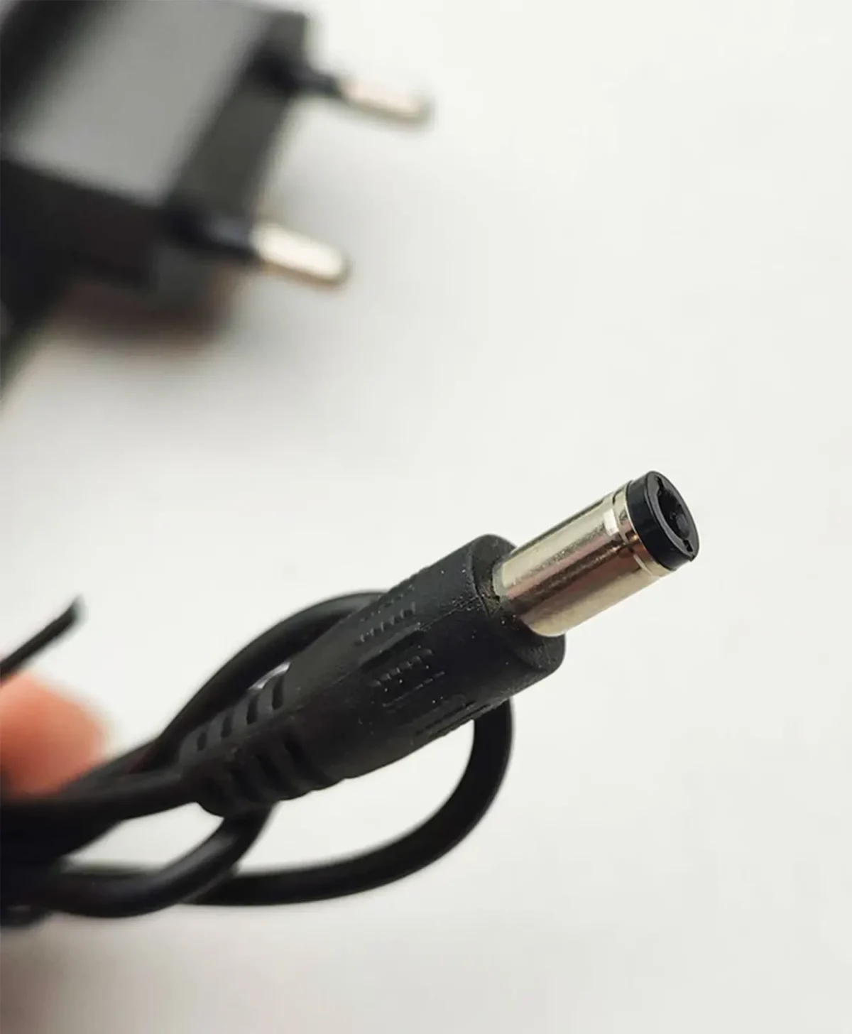 آداپتور دیواری 5V 1A سوزنی درشت