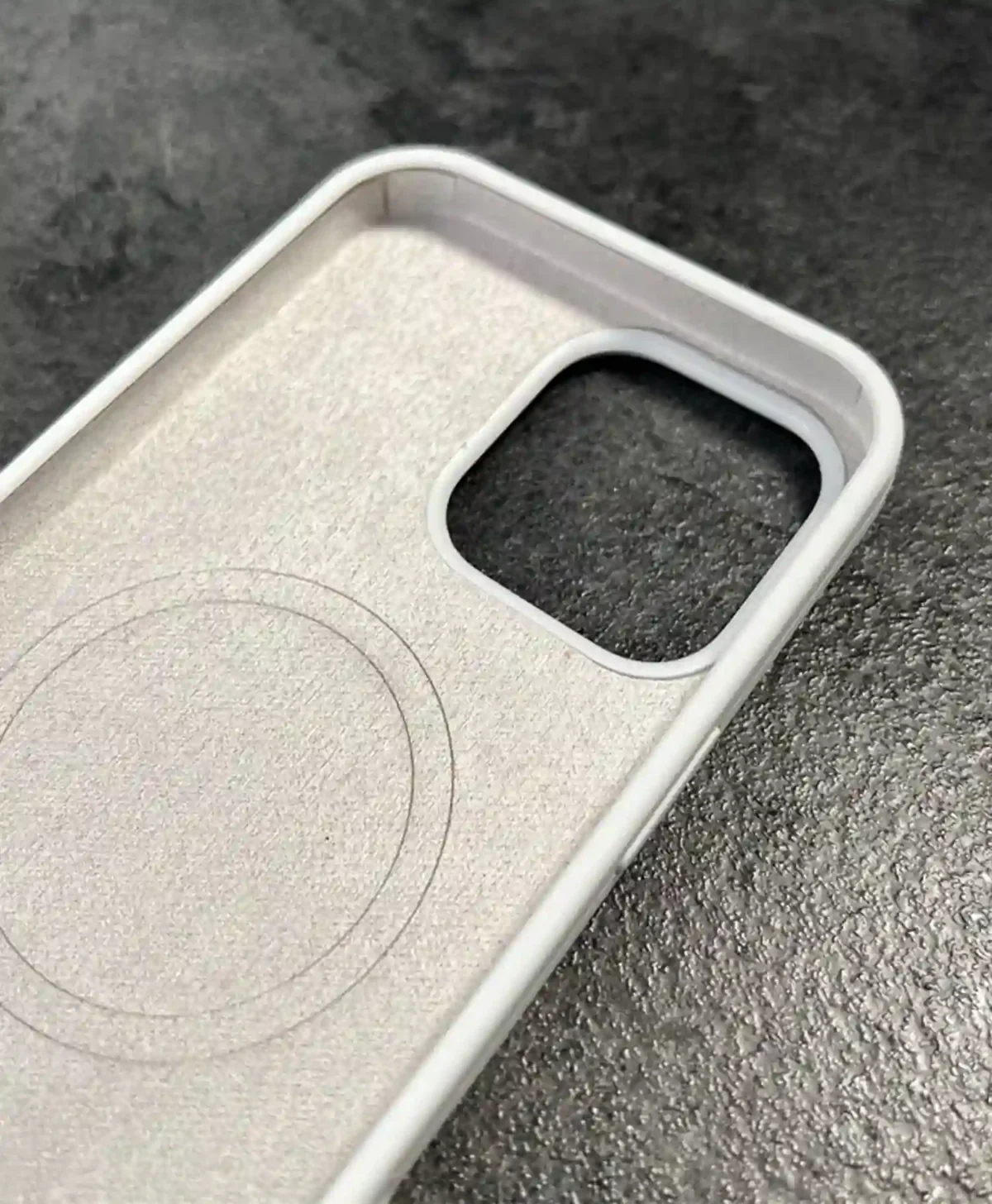قاب سیلیکونی مگسیفدار گوشی موبایل آیفون Iphone 16 Pro